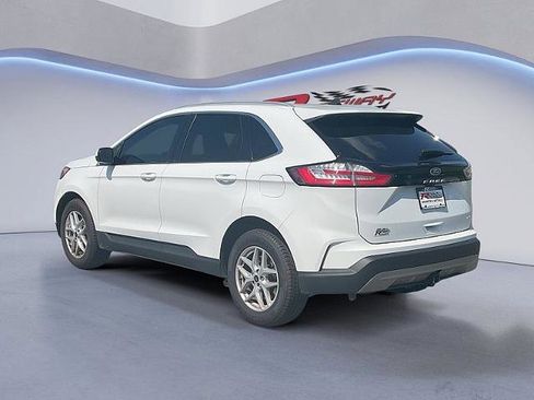 Used 2024 Ford Edge SEL w/ Convenience Package image 3