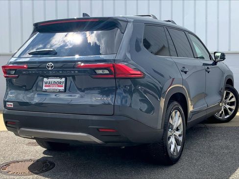 Used 2024 Toyota Grand Highlander AWD image 17