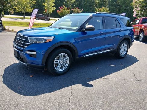 Certified 2023 Ford Explorer XLT w/ Equipment Group 202A RWD image 8