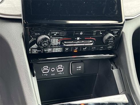 New 2025 Jeep Grand Cherokee Limited w/ Black Appearance Package image 27