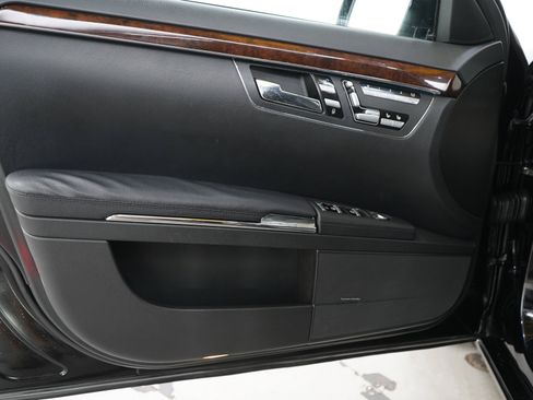 Used 2011 Mercedes-Benz S 550 4MATIC image 17