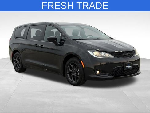 Used 2019 Chrysler Pacifica Touring Plus w/ S Appearance Package FWD image 1