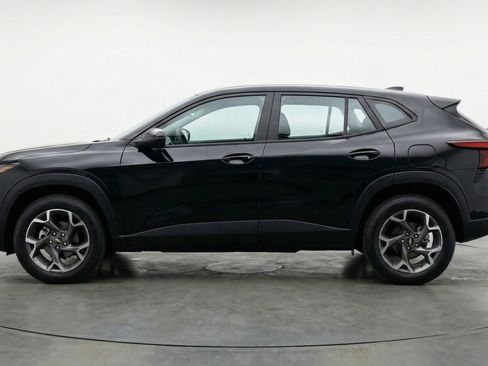 Used 2025 Chevrolet Trax LT w/ LT Convenience Package FWD image 5