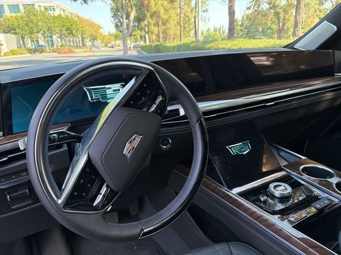 Certified 2025 Cadillac Escalade Sport Platinum w/ LPO, ONYX Package AWD/4WD image 11