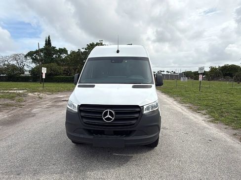 Used 2024 Mercedes-Benz Sprinter 2500 w/ Acoustic Package image 13