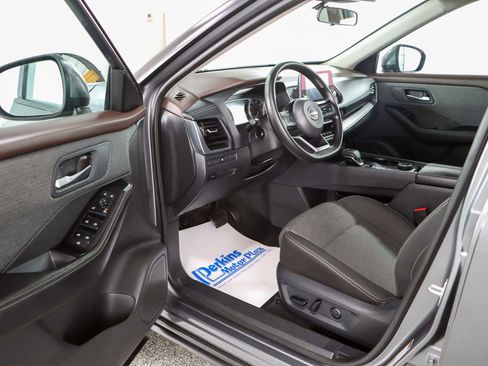 Used 2022 Nissan Rogue SV AWD/4WD image 3