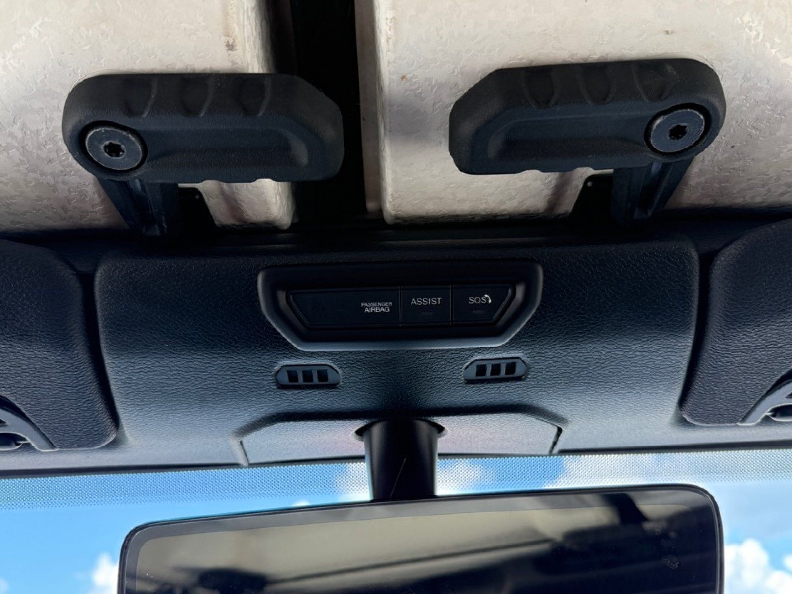 Used 2020 Jeep Gladiator Overland w/ Uconnect 4C Nav & Sound Group AWD/4WD image 32
