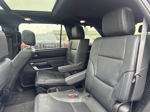 Used 2024 Toyota Sequoia Platinum AWD/4WD image 10