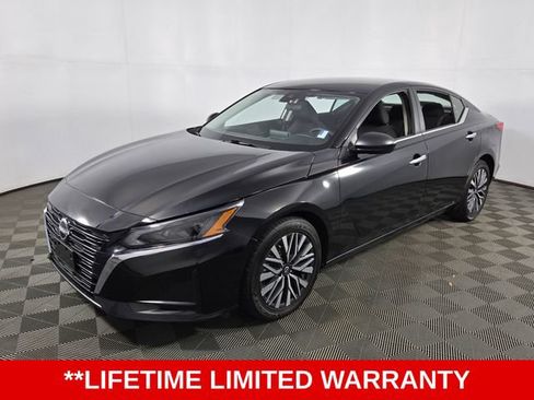 Used 2024 Nissan Altima 2.5 SV FWD image 3