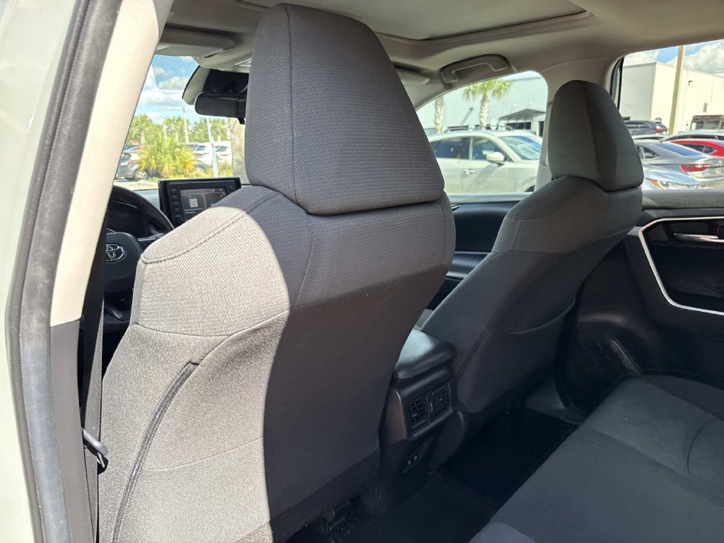 Used 2021 Toyota RAV4 XLE w/ Convenience Package FWD image 13