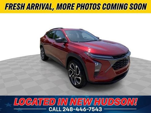 Used 2024 Chevrolet Trax RS w/ Sunroof Package FWD image 4