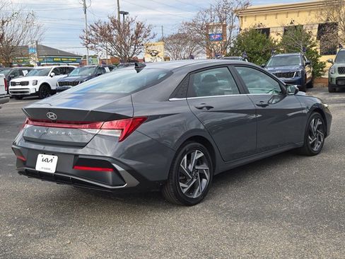 Used 2025 Hyundai Elantra SEL image 6