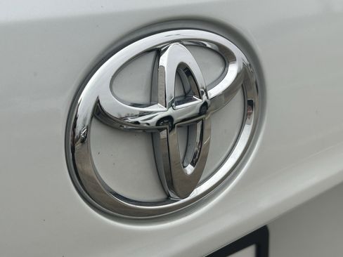 Used 2025 Toyota Highlander XLE image 7