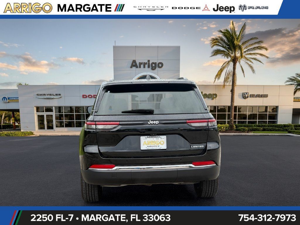 Used 2025 Jeep Grand Cherokee Limited RWD image 6