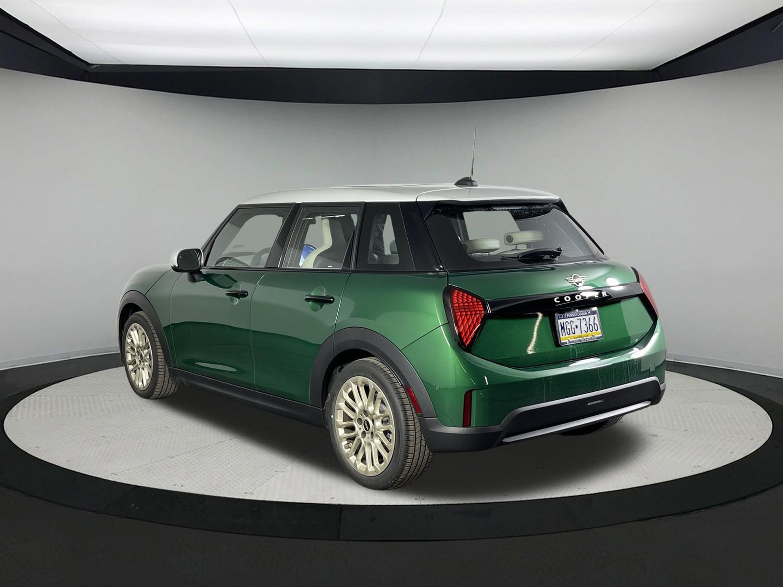 Used 2026 MINI Cooper 4-Door Hardtop FWD image 6