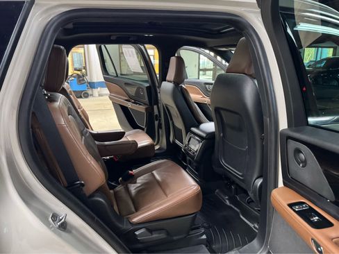 Used 2022 Lincoln Aviator Reserve w/ Equipment Group 201A image 12