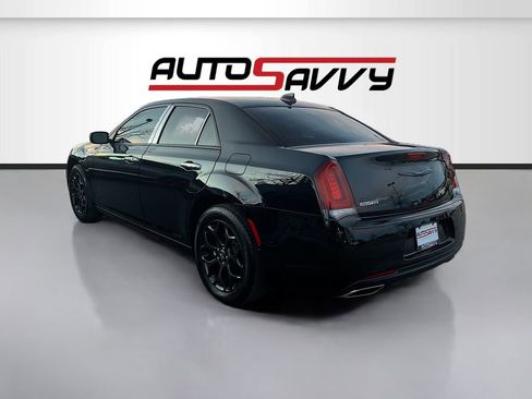 Used 2023 Chrysler 300 Touring L w/ Comfort Group image 5