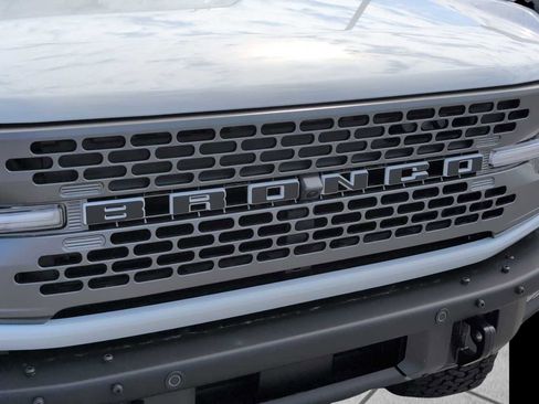 New 2025 Ford Bronco Badlands AWD/4WD image 4