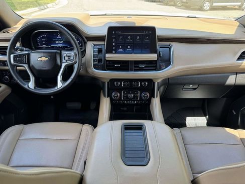 Used 2023 Chevrolet Suburban Premier w/ Premium Package 2 AWD/4WD image 3