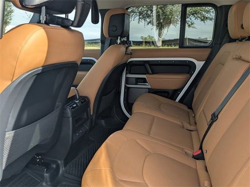 Used 2024 Land Rover Defender 110 SE image 12