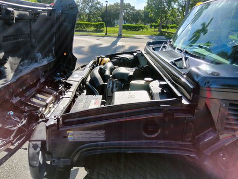Used 2003 HUMMER H2 w/ Preferred Equipment Group AWD/4WD image 37