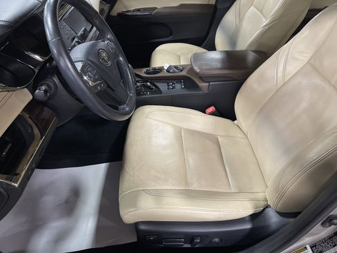 Used 2013 Toyota Avalon Limited image 9