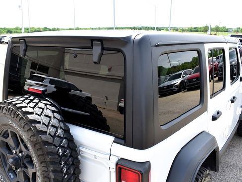 Used 2023 Jeep Wrangler Unlimited w/ Cold Weather Group AWD/4WD image 11