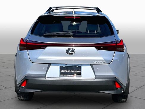 Certified 2024 Lexus UX 250h FWD image 4