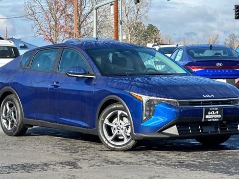 New 2025 Kia K4 LXS image 2