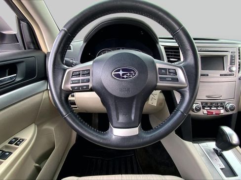Used 2014 Subaru Outback 2.5i Premium w/ Accessory Value Package (OYT) AWD/4WD image 6