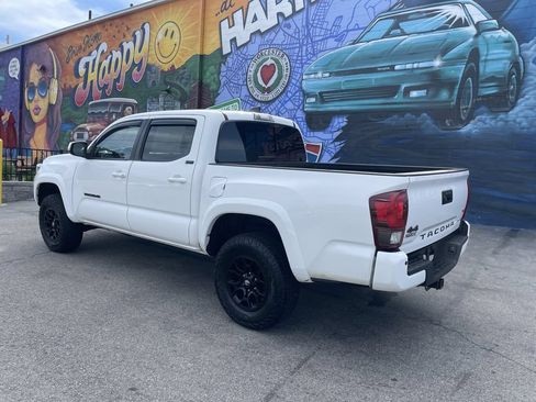 Used 2022 Toyota Tacoma SR5 AWD/4WD image 3