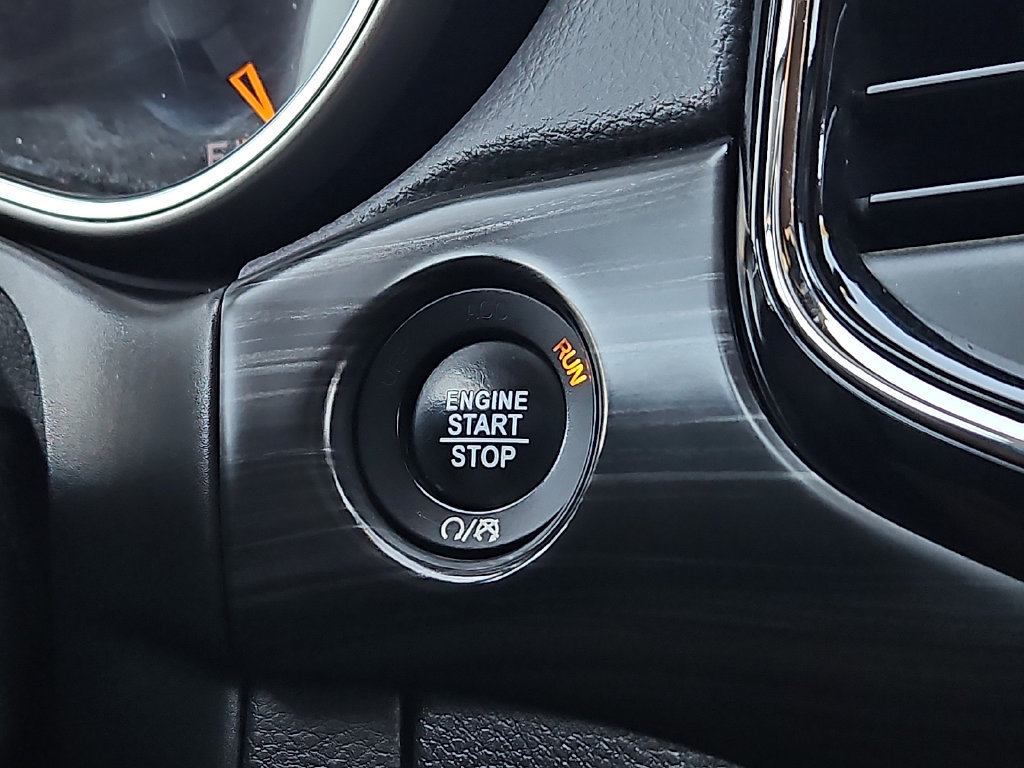 Used 2019 Jeep Grand Cherokee Altitude RWD image 26