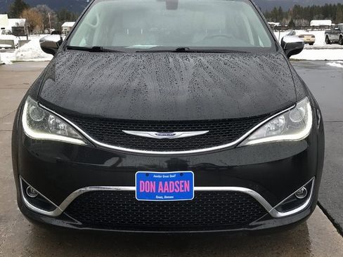 Used 2020 Chrysler Pacifica Limited image 2