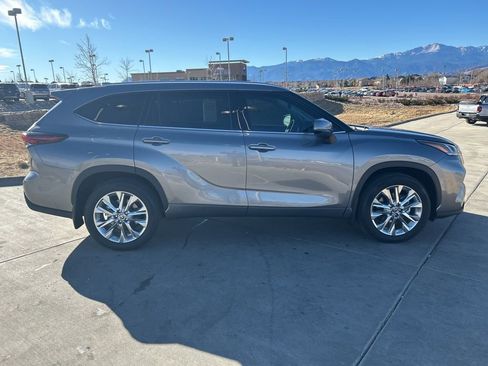 Used 2026 Toyota Highlander Limited AWD/4WD image 42