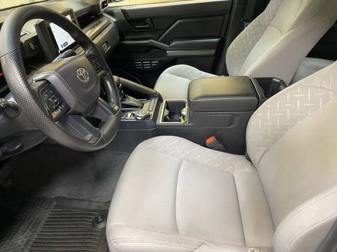 Used 2025 Toyota Tacoma SR5 AWD/4WD image 22