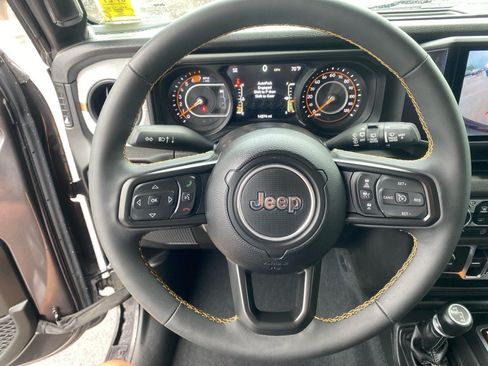 Used 2024 Jeep Wrangler Unlimited Sport AWD/4WD image 10