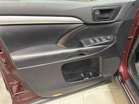 Used 2019 Toyota Highlander Plus AWD/4WD image 8