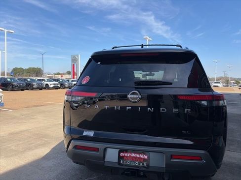 New 2026 Nissan Pathfinder SL image 3