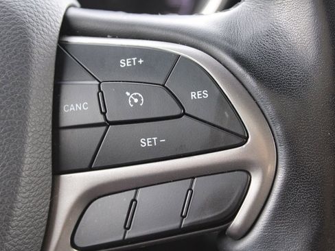 Used 2021 Jeep Grand Cherokee Laredo X image 30