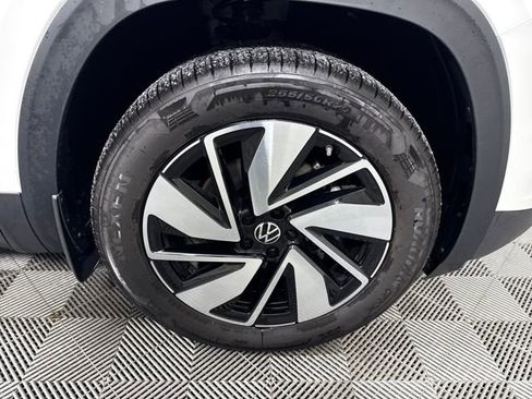 Used 2025 Volkswagen Atlas SEL image 11