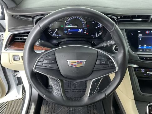 Used 2018 Cadillac XT5 Luxury w/ Driver Awareness Package AWD/4WD image 27