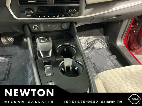 Used 2023 Nissan Rogue SV FWD image 10