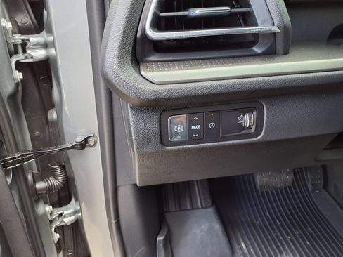 Used 2026 Chevrolet Traverse LT w/ LPO, Floor Liner Package FWD image 22