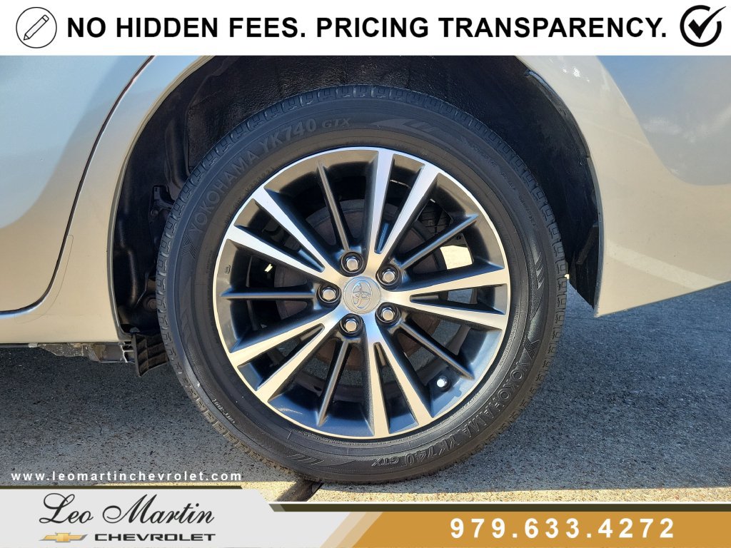 Used 2018 Toyota Corolla LE w/ LE Premium Package w/Moonroof FWD image 8