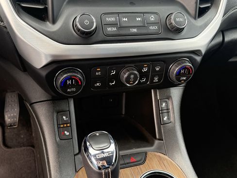 Used 2019 GMC Acadia SLE image 25