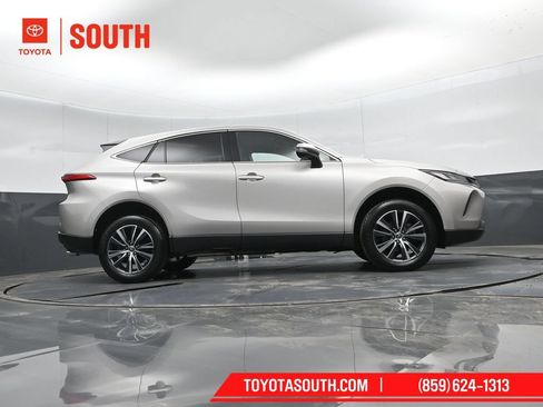 Used 2023 Toyota Venza LE AWD/4WD image 41
