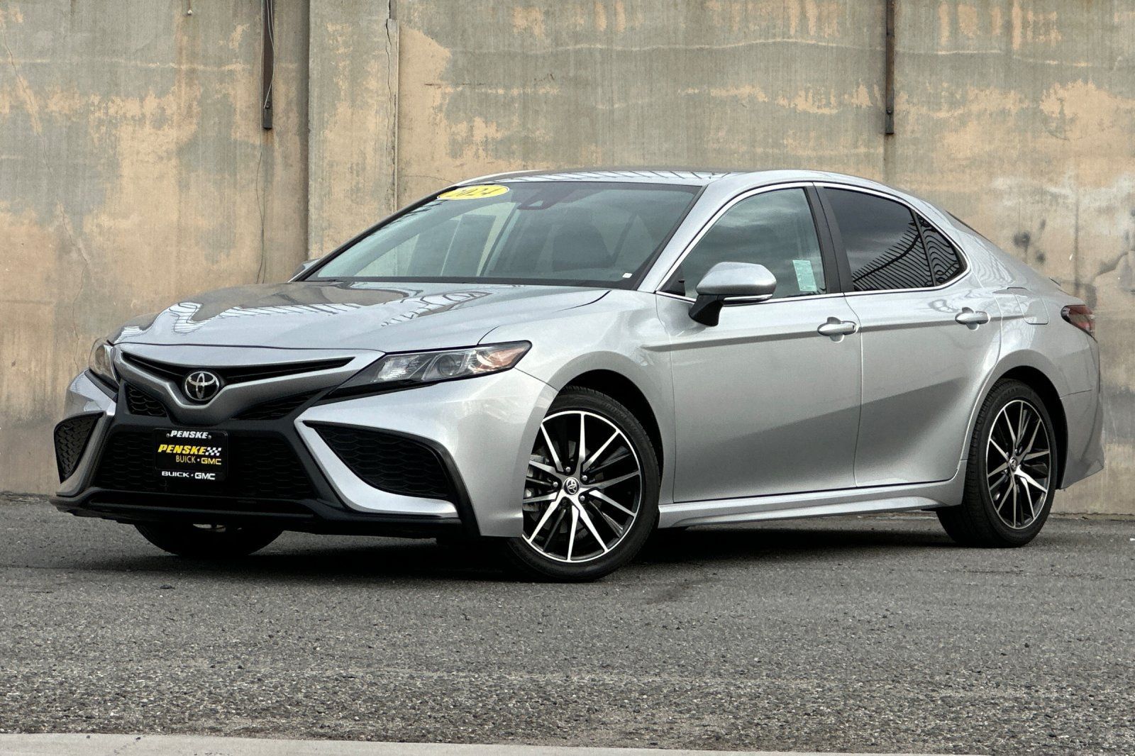 Used 2024 Toyota Camry SE FWD image 8