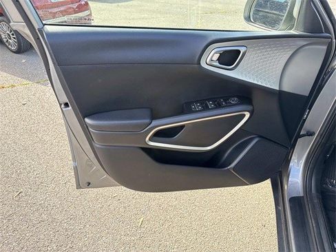 Certified 2023 Kia Soul LX w/ LX Technology Package image 13