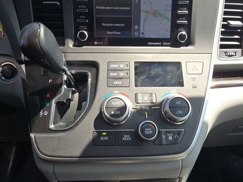 Used 2020 Toyota Sienna XLE w/ XLE Navigation Package AWD/4WD image 24