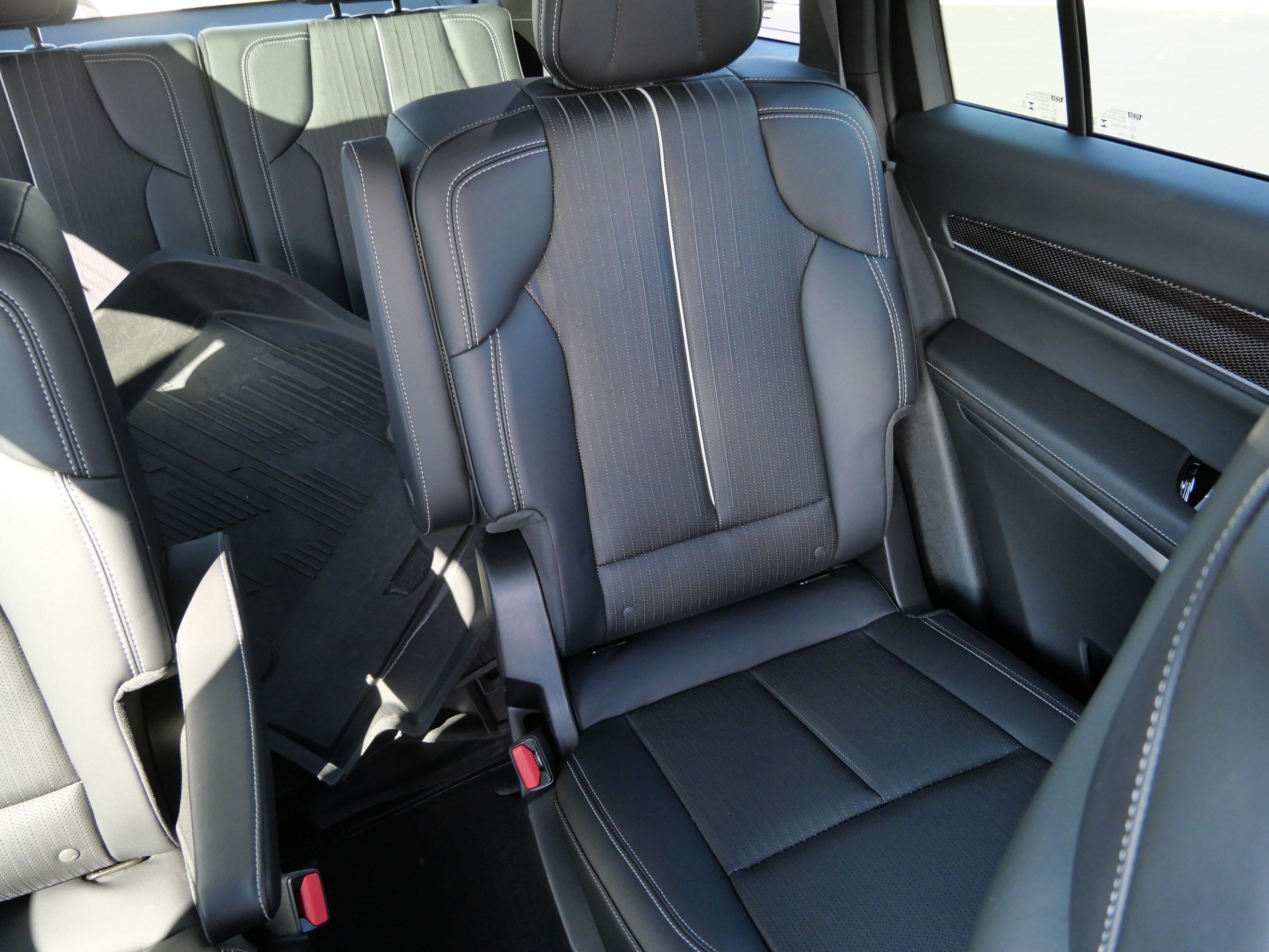Certified 2026 Cadillac Vistiq Sport w/ LPO, Floor Liner Package AWD/4WD image 12